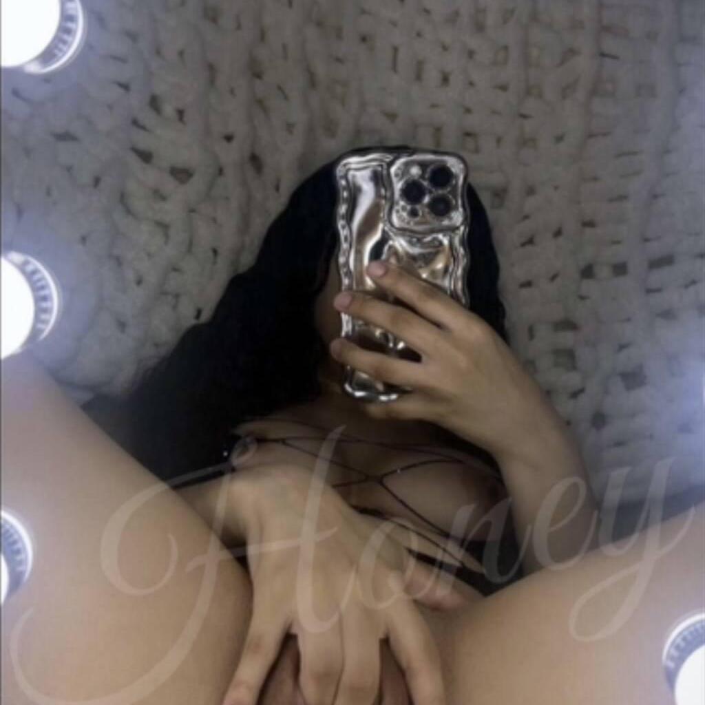 
                        Honey
                     is Female Escorts. | Niagara | Ontario | Canada | canadatopescorts.com 