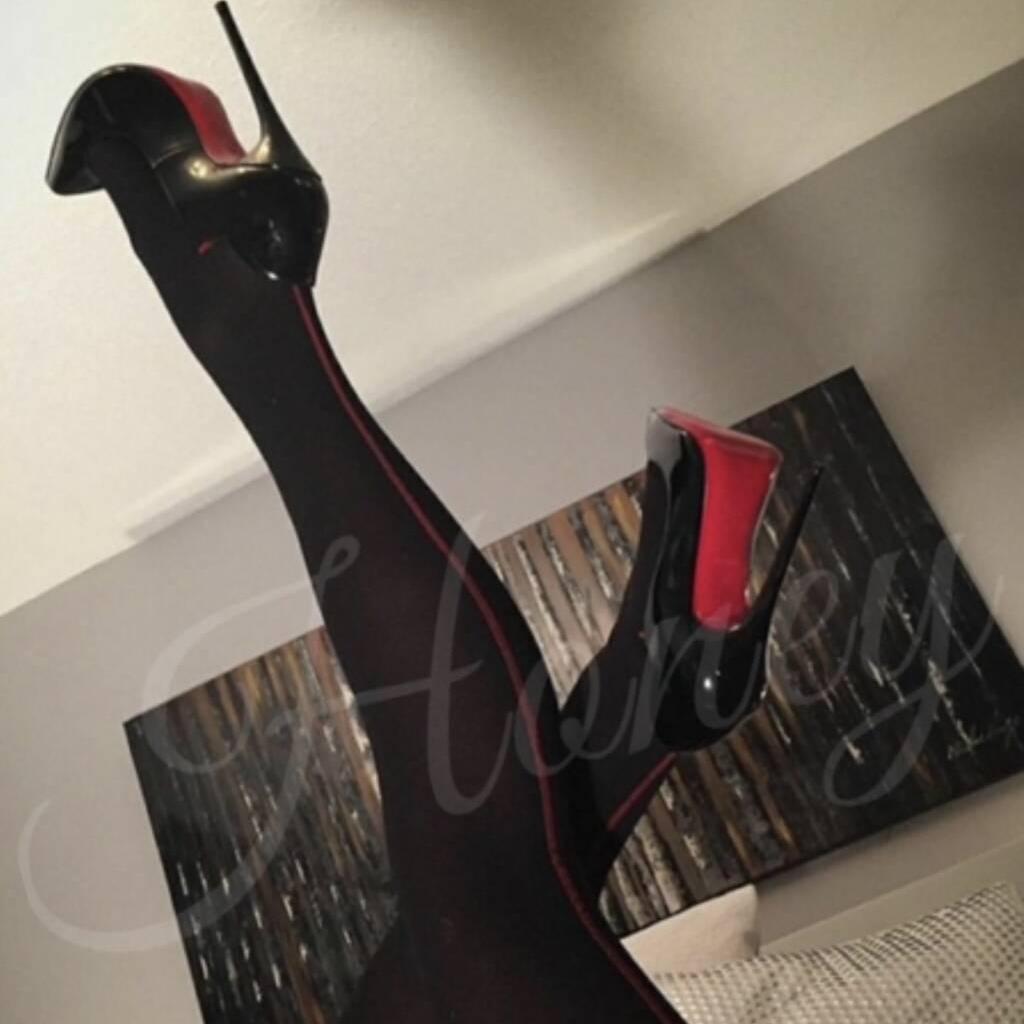 
                        Honey
                     is Female Escorts. | Niagara | Ontario | Canada | canadatopescorts.com 