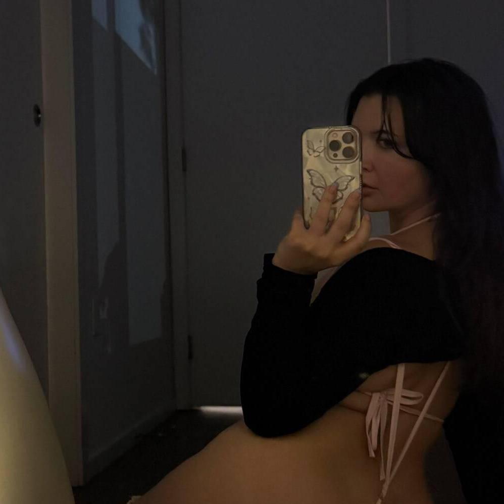 
                        Kellyy
                     is Female Escorts. | Medicine Hat | Alberta | Canada | canadatopescorts.com 