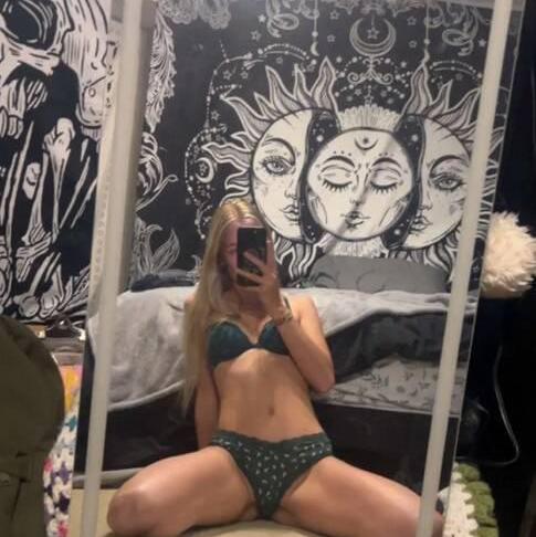 
                        Tiffy
                     is Female Escorts. | Winnipeg | Manitoba | Canada | canadatopescorts.com 