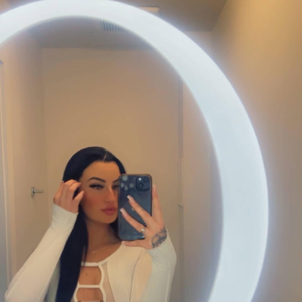 
                        Alexa
                     is Female Escorts. | Montreal | Quebec | Canada | canadatopescorts.com 