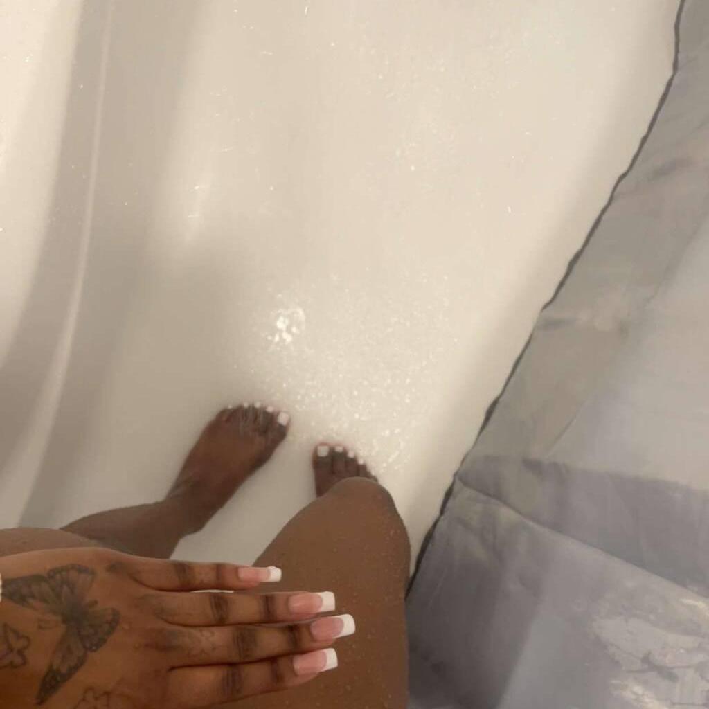 
                        chyna
                     is Female Escorts. | Sarnia | Ontario | Canada | canadatopescorts.com 