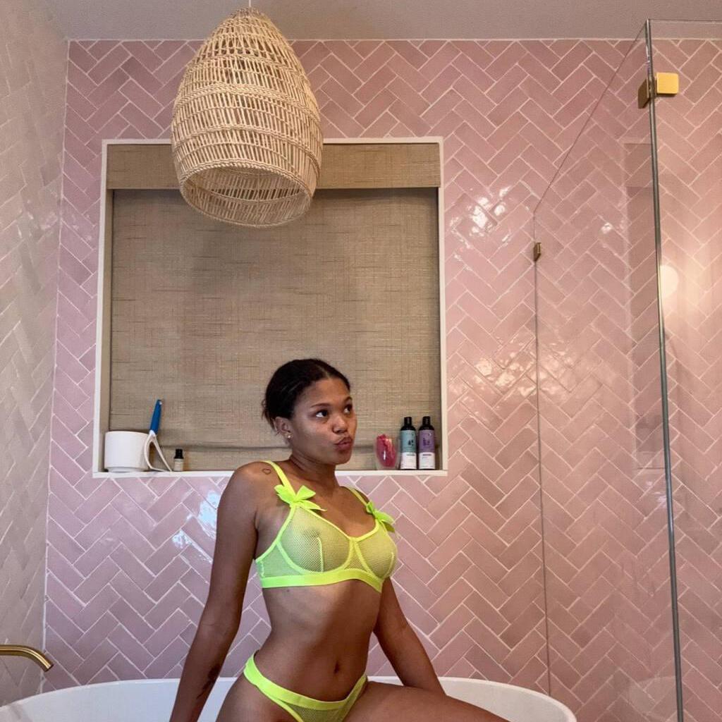 
                        Maude
                     is Female Escorts. | Moncton | New Brunswick | Canada | canadatopescorts.com 