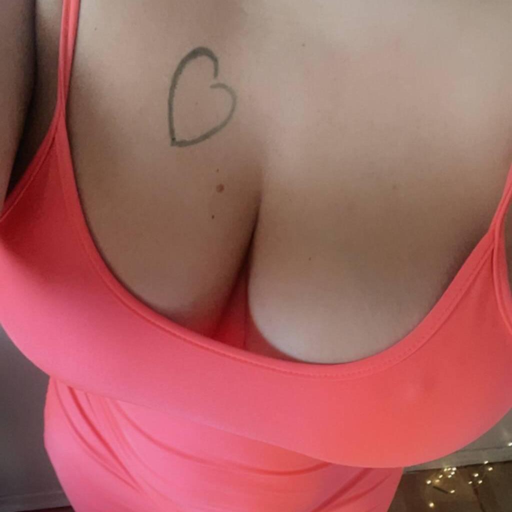 
                        Tina
                     is Female Escorts. | Montreal | Quebec | Canada | canadatopescorts.com 