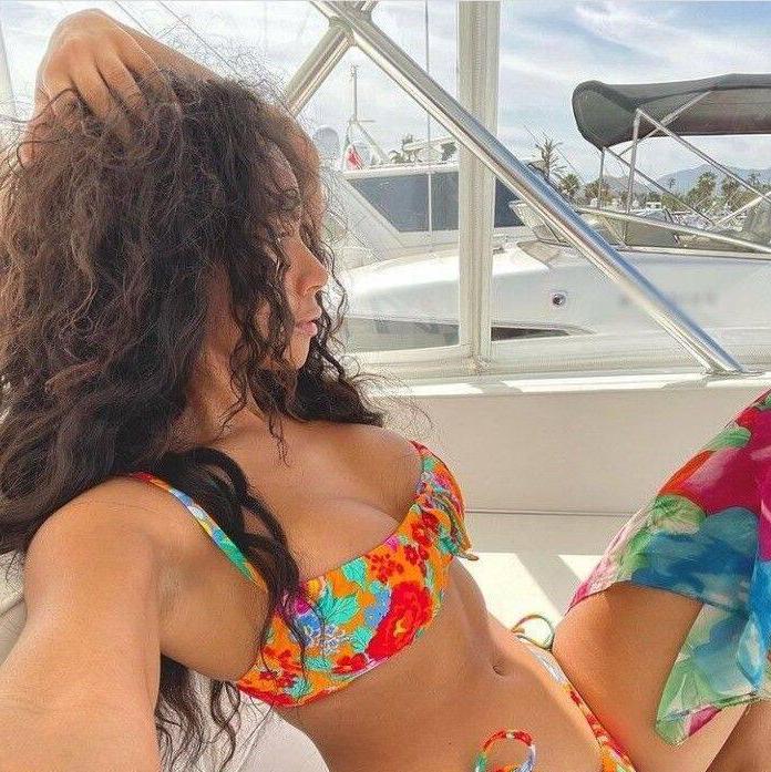 
                        Jennifer
                     is Female Escorts. | Quebec City | Quebec | Canada | canadatopescorts.com 