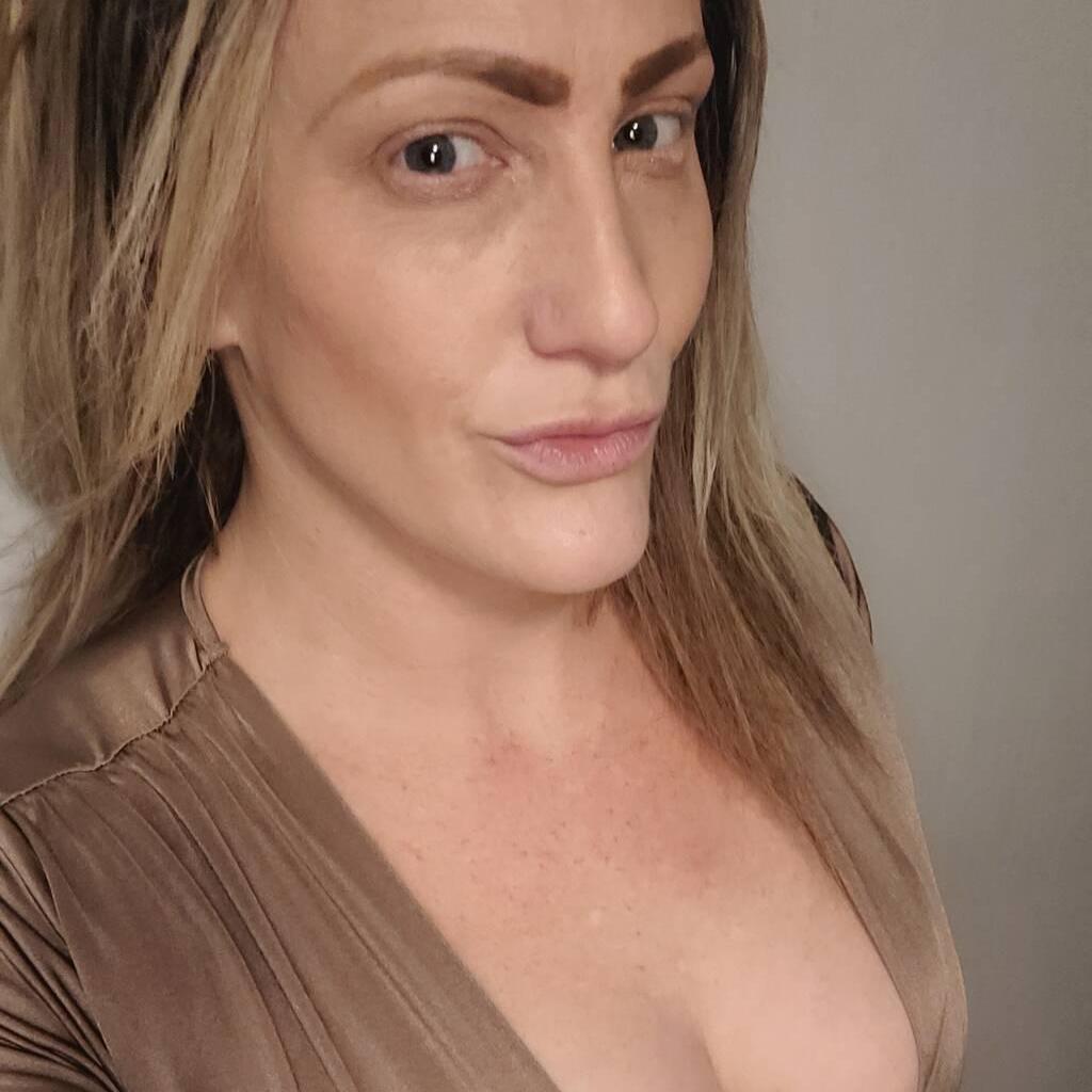 
                        Gem
                     is Female Escorts. | Hamilton | Ontario | Canada | canadatopescorts.com 