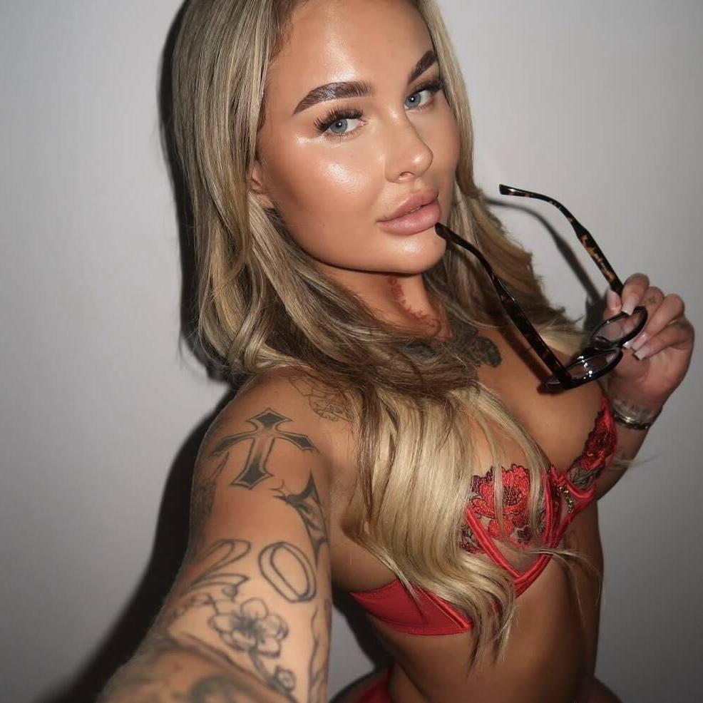 
                        Lory
                     is Female Escorts. | Sherbrooke | Quebec | Canada | canadatopescorts.com 