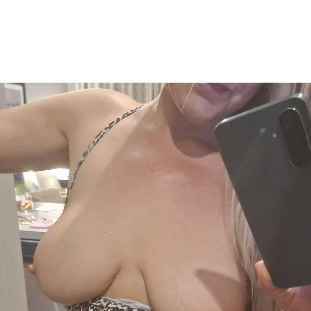 
                        VIOLET
                     is Female Escorts. | Hamilton | Ontario | Canada | canadatopescorts.com 