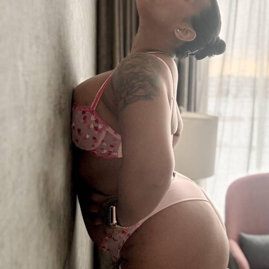 
                        Carmella
                     is Female Escorts. | Kitchener | Ontario | Canada | canadatopescorts.com 