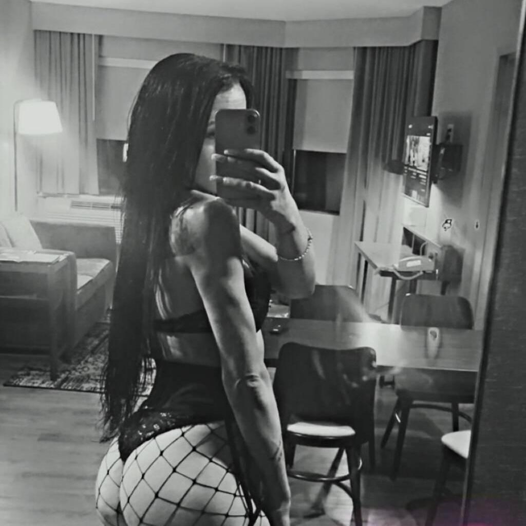 
                        Elle
                     is Female Escorts. | Hamilton | Ontario | Canada | canadatopescorts.com 