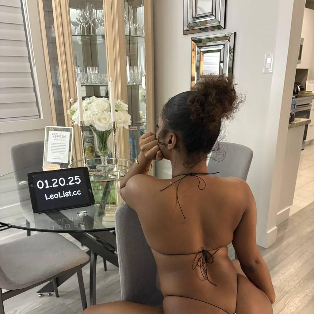 
                        Ella
                     is Female Escorts. | Barrie | Ontario | Canada | canadatopescorts.com 