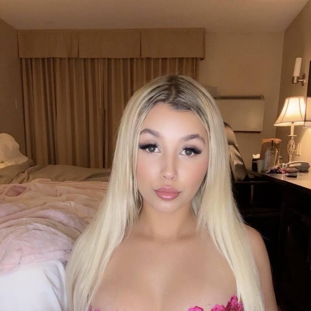 
                        Bonnie
                     is Female Escorts. | Kitchener | Ontario | Canada | canadatopescorts.com 