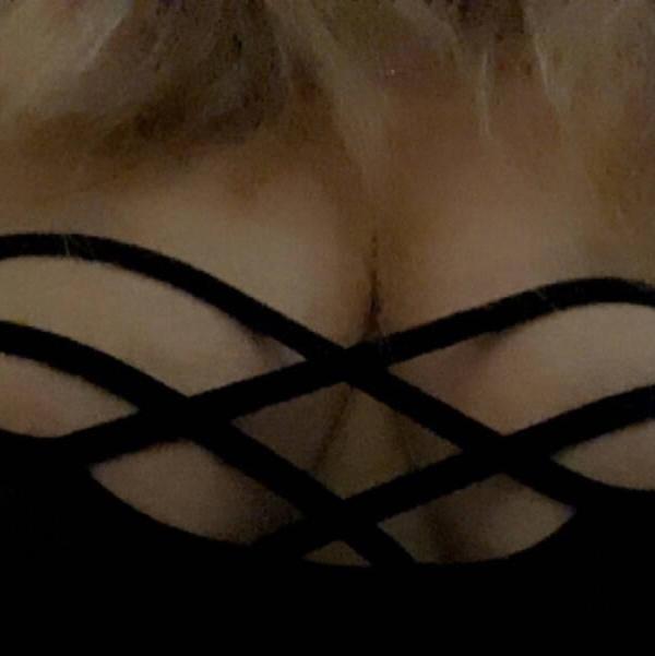 
                        Island Playmate
                     is Female Escorts. | Comox Balley | British Columbia | Canada | canadatopescorts.com 