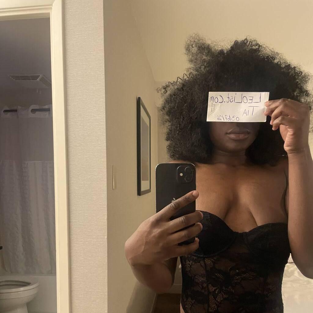 
                        Tia 613 . 903 8899
                     is Female Escorts. | Niagara | Ontario | Canada | canadatopescorts.com 