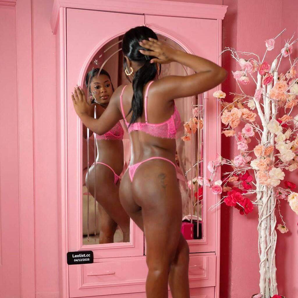 
                        Léna
                     is Female Escorts. | Montreal | Quebec | Canada | canadatopescorts.com 