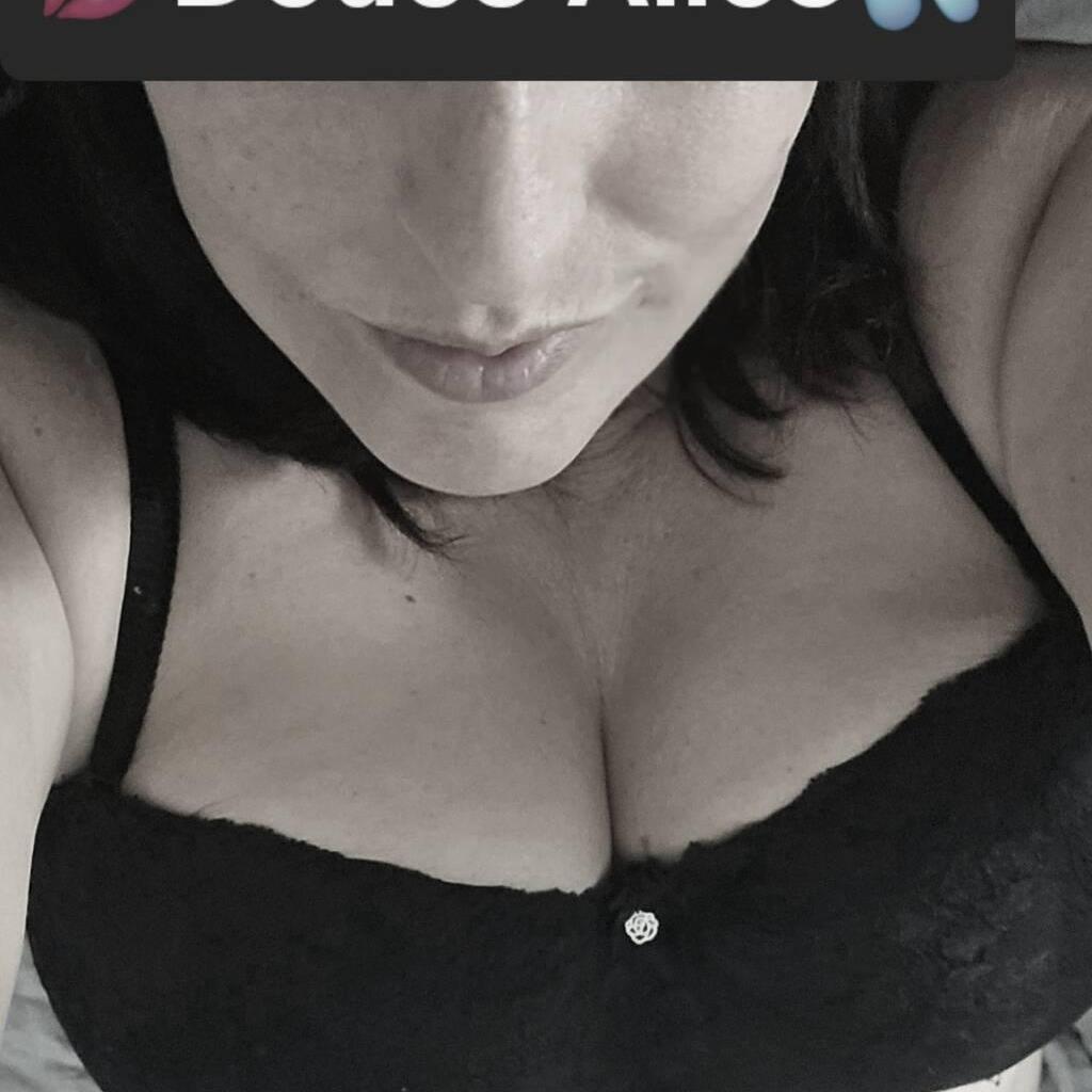 
                        Douce Alice
                     is Female Escorts. | Montreal | Quebec | Canada | canadatopescorts.com 