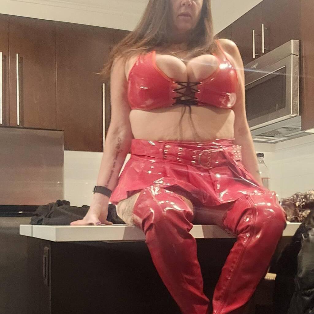 
                        Cougarnikki
                     is Female Escorts. | Vancouver | British Columbia | Canada | canadatopescorts.com 