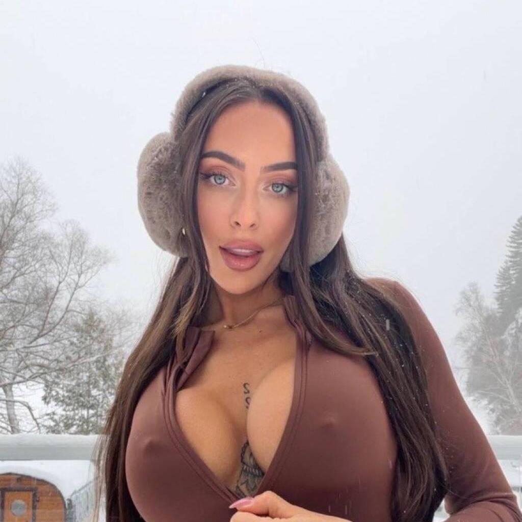 
                        Melissa
                     is Female Escorts. | Fredericton | New Brunswick | Canada | canadatopescorts.com 