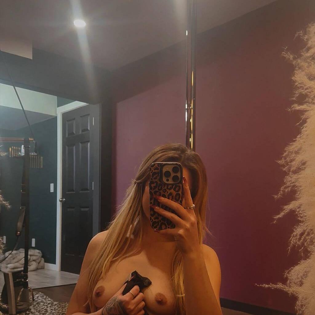 
                        Serena woods
                     is Female Escorts. | Kelowna | British Columbia | Canada | canadatopescorts.com 