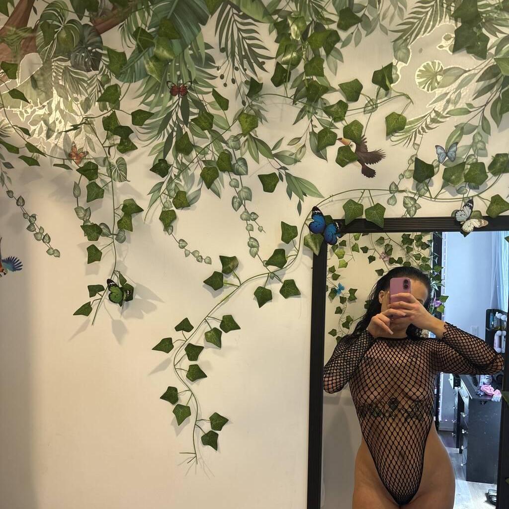 
                        Khloe
                     is Female Escorts. | Hamilton | Ontario | Canada | canadatopescorts.com 