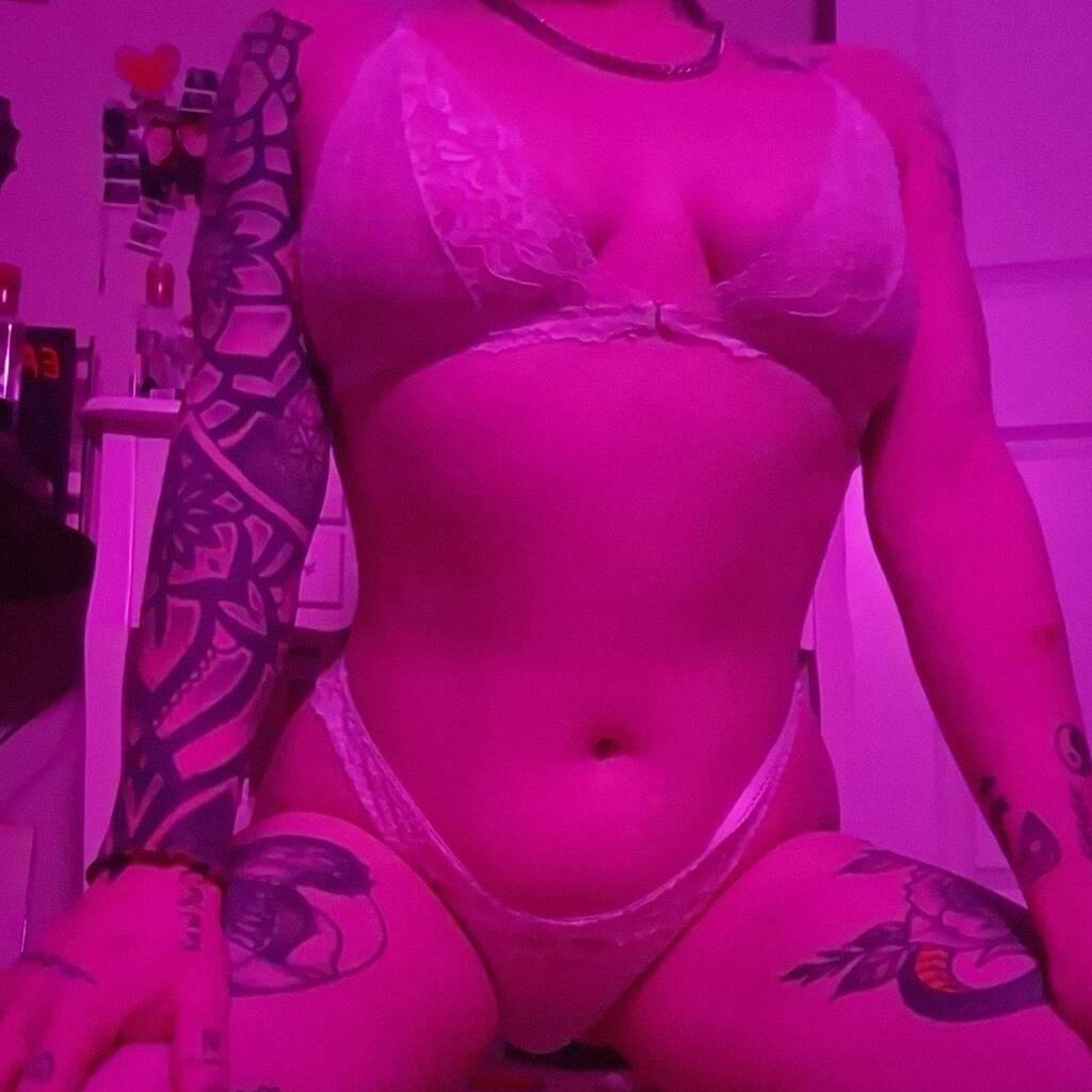 
                        Cassie
                     is Female Escorts. | Lethbridge | Alberta | Canada | canadatopescorts.com 