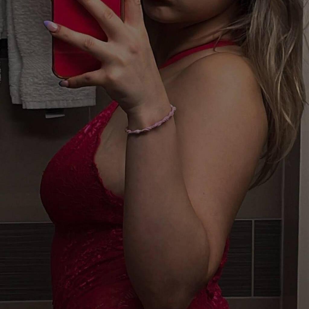
                        Pretty Peach
                     is Female Escorts. | Toronto | Ontario | Canada | canadatopescorts.com 