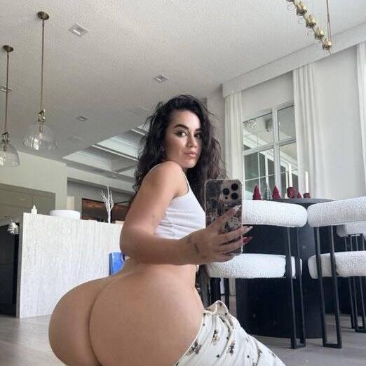 
                        Luna
                     is Female Escorts. | Barrie | Ontario | Canada | canadatopescorts.com 