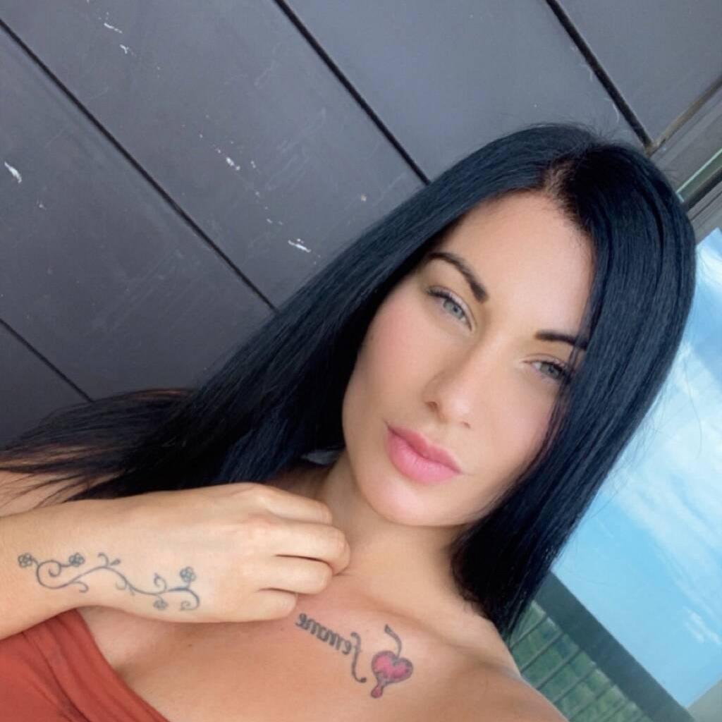 
                        Riley
                     is Female Escorts. | Regina | Saskatchewan | Canada | canadatopescorts.com 