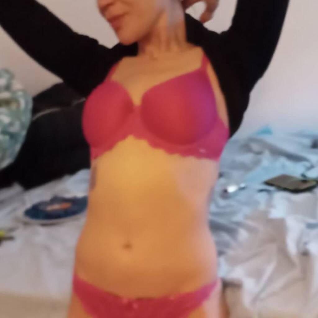 
                        Ember
                     is Female Escorts. | Medicine Hat | Alberta | Canada | canadatopescorts.com 