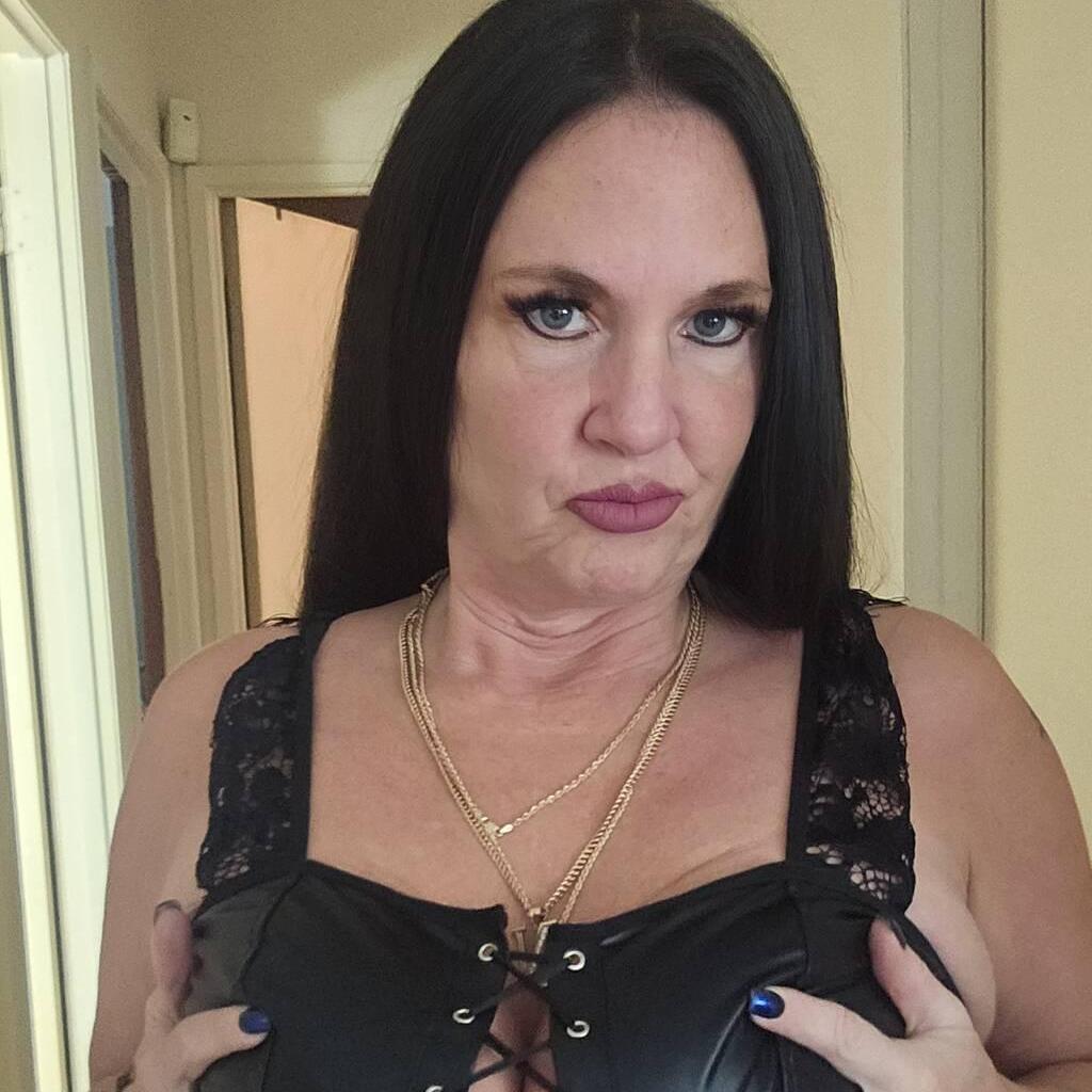 
                        Cougarnikki
                     is Female Escorts. | Fredericton | New Brunswick | Canada | canadatopescorts.com 