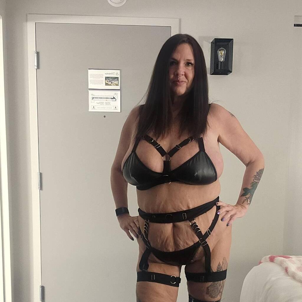 
                        Cougarnikki
                     is Female Escorts. | Fredericton | New Brunswick | Canada | canadatopescorts.com 