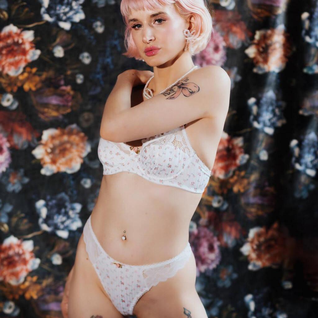 
                        Luna S
                     is Female Escorts. | Montreal | Quebec | Canada | canadatopescorts.com 