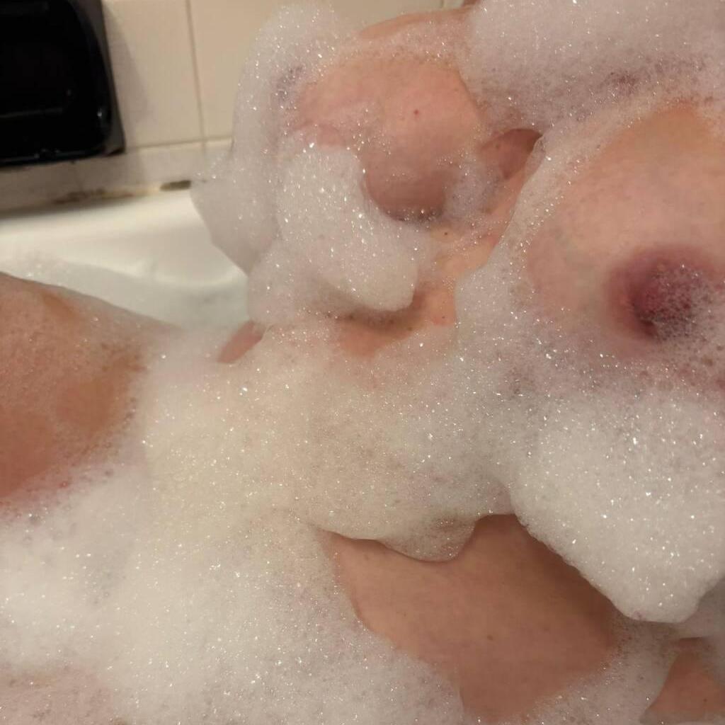 
                        Bubbles
                     is Female Escorts. | Kingston | Ontario | Canada | canadatopescorts.com 