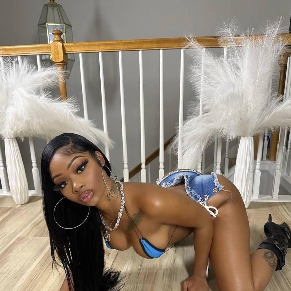 
                        Lillian Blair
                     is Female Escorts. | Kelowna | British Columbia | Canada | canadatopescorts.com 