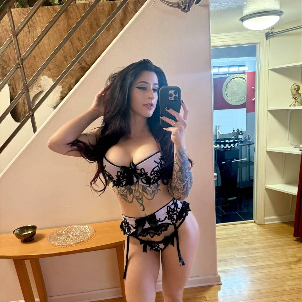 
                        Mary
                     is Female Escorts. | Owen Sound | Ontario | Canada | canadatopescorts.com 