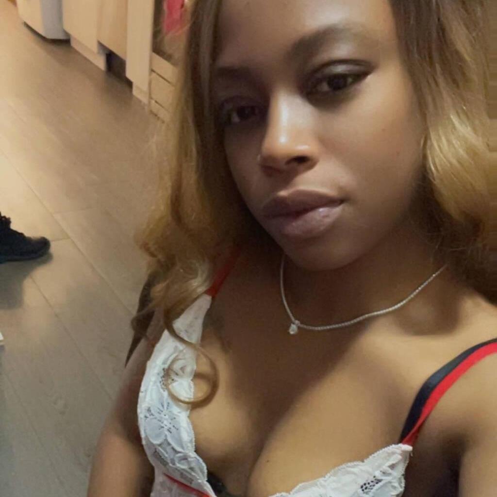 
                        Lia
                     is Female Escorts. | Quebec City | Quebec | Canada | canadatopescorts.com 