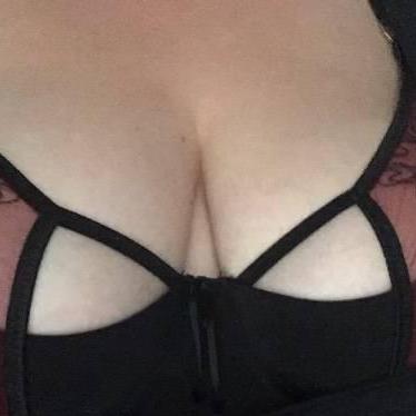 
                        Alix
                     is Female Escorts. | Medicine Hat | Alberta | Canada | canadatopescorts.com 