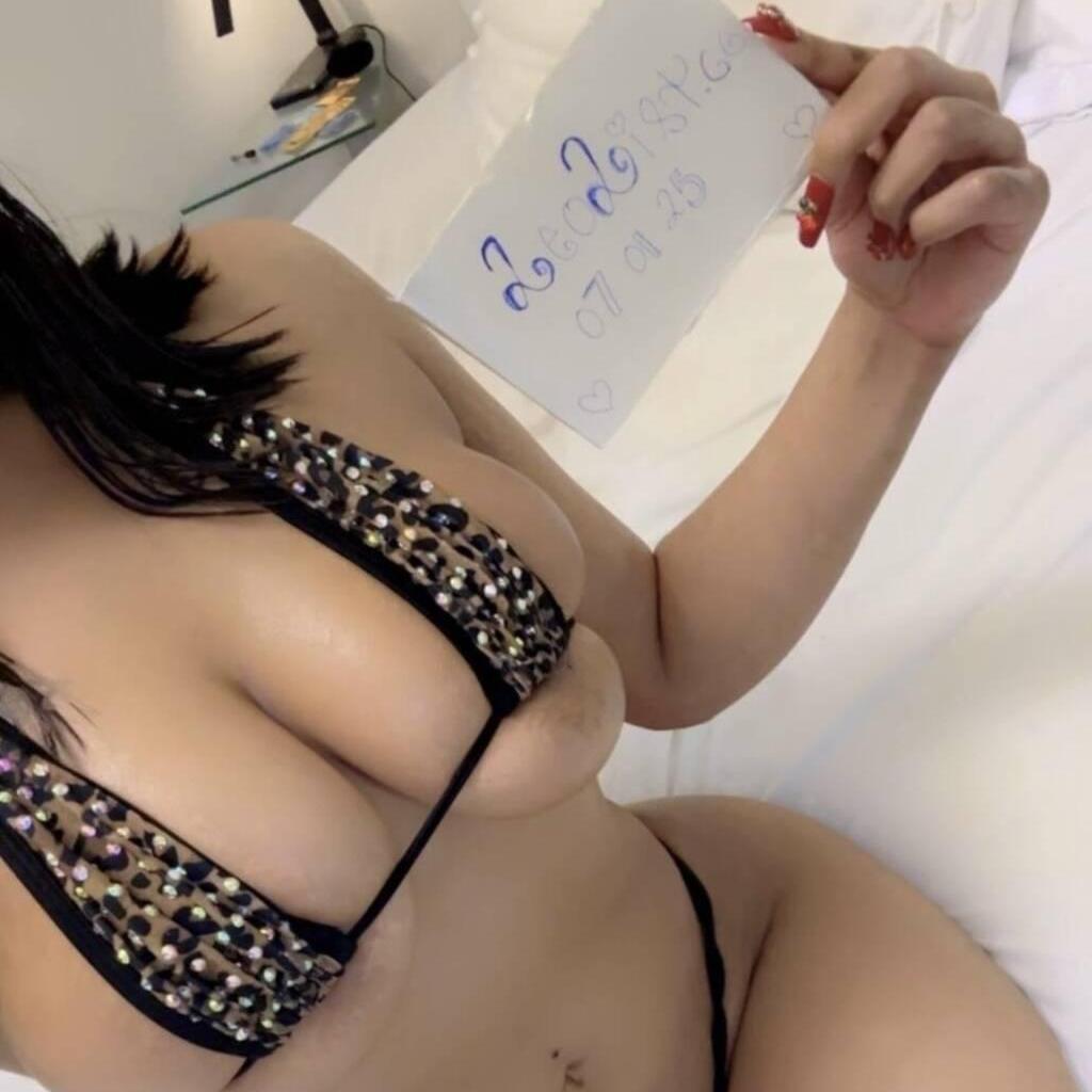
                        Selena
                     is Female Escorts. | windsor | Ontario | Canada | canadatopescorts.com 