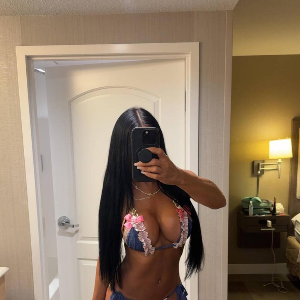 
                        French Bombshell Keissy
                     is Female Escorts. | Peace River Country | British Columbia | Canada | canadatopescorts.com 