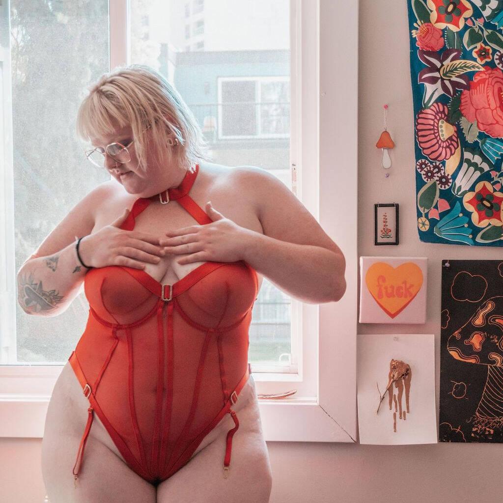 
                        Cinnamon
                     is Female Escorts. | Edmonton | Alberta | Canada | canadatopescorts.com 