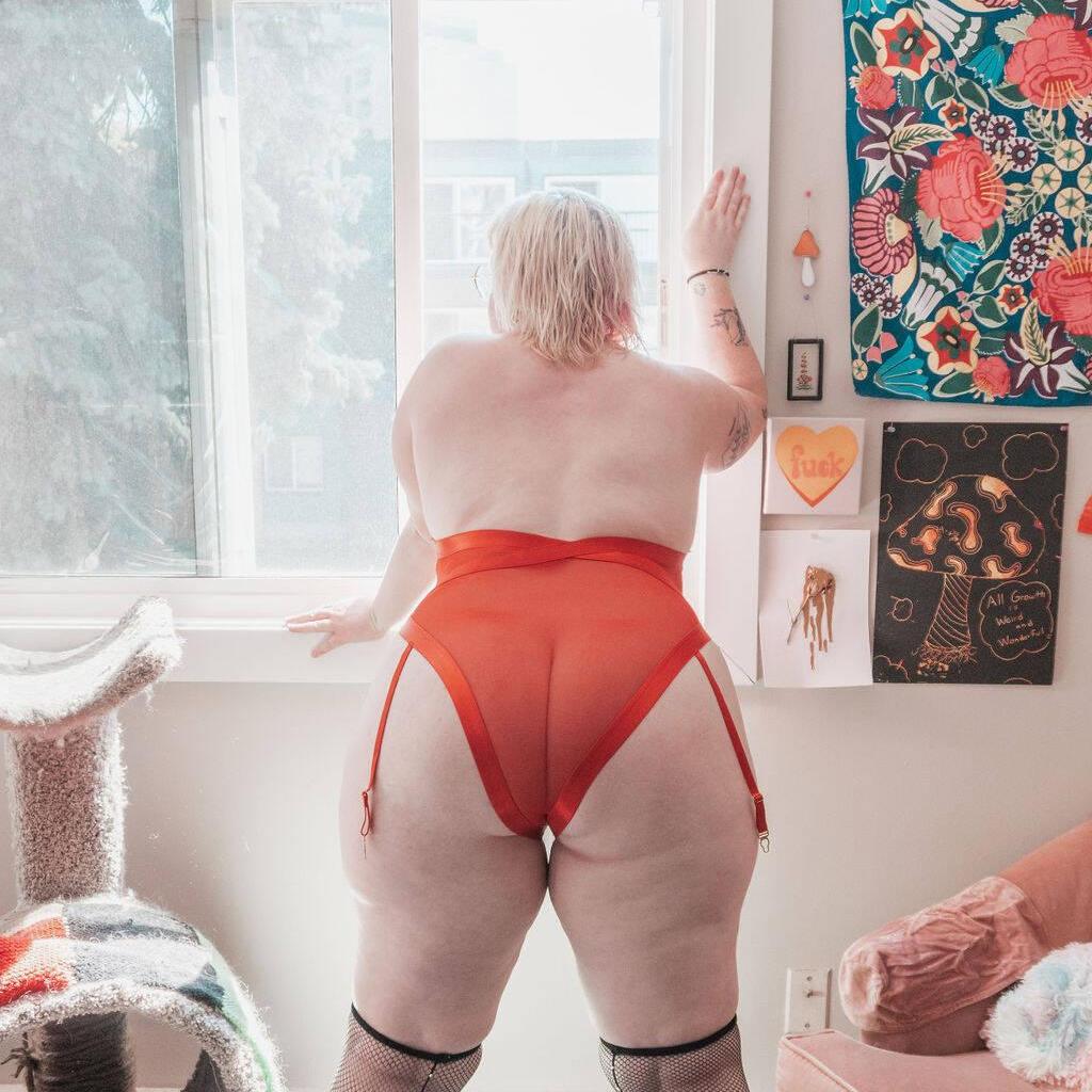 
                        Cinnamon
                     is Female Escorts. | Edmonton | Alberta | Canada | canadatopescorts.com 