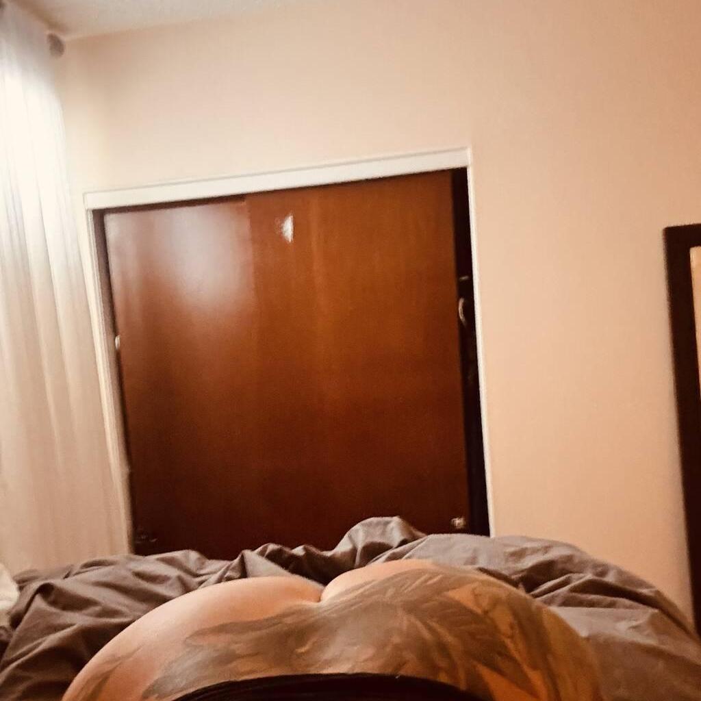 
                        Elle
                     is Female Escorts. | Red Deer | Alberta | Canada | canadatopescorts.com 