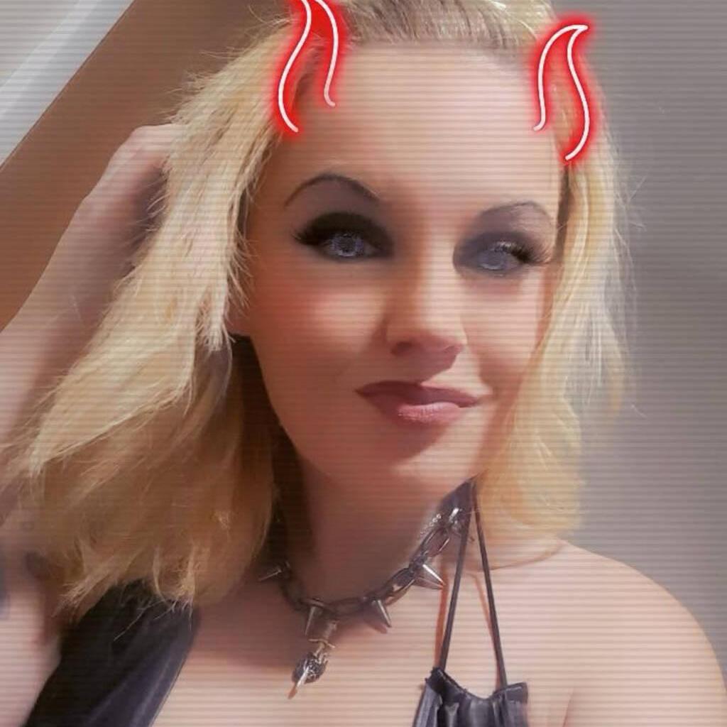
                        Dakota
                     is Female Escorts. | Grande Prairie | Alberta | Canada | canadatopescorts.com 