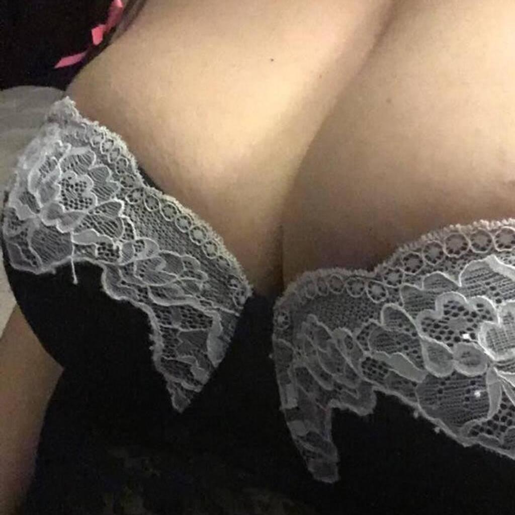 
                        Kiki
                     is Female Escorts. | Niagara | Ontario | Canada | canadatopescorts.com 