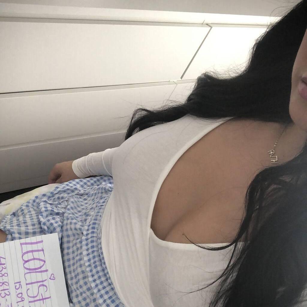 
                        L ii n a
                     is Female Escorts. | Quebec City | Quebec | Canada | canadatopescorts.com 