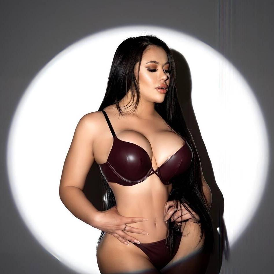 
                        Mia
                     is Female Escorts. | Toronto | Ontario | Canada | canadatopescorts.com 