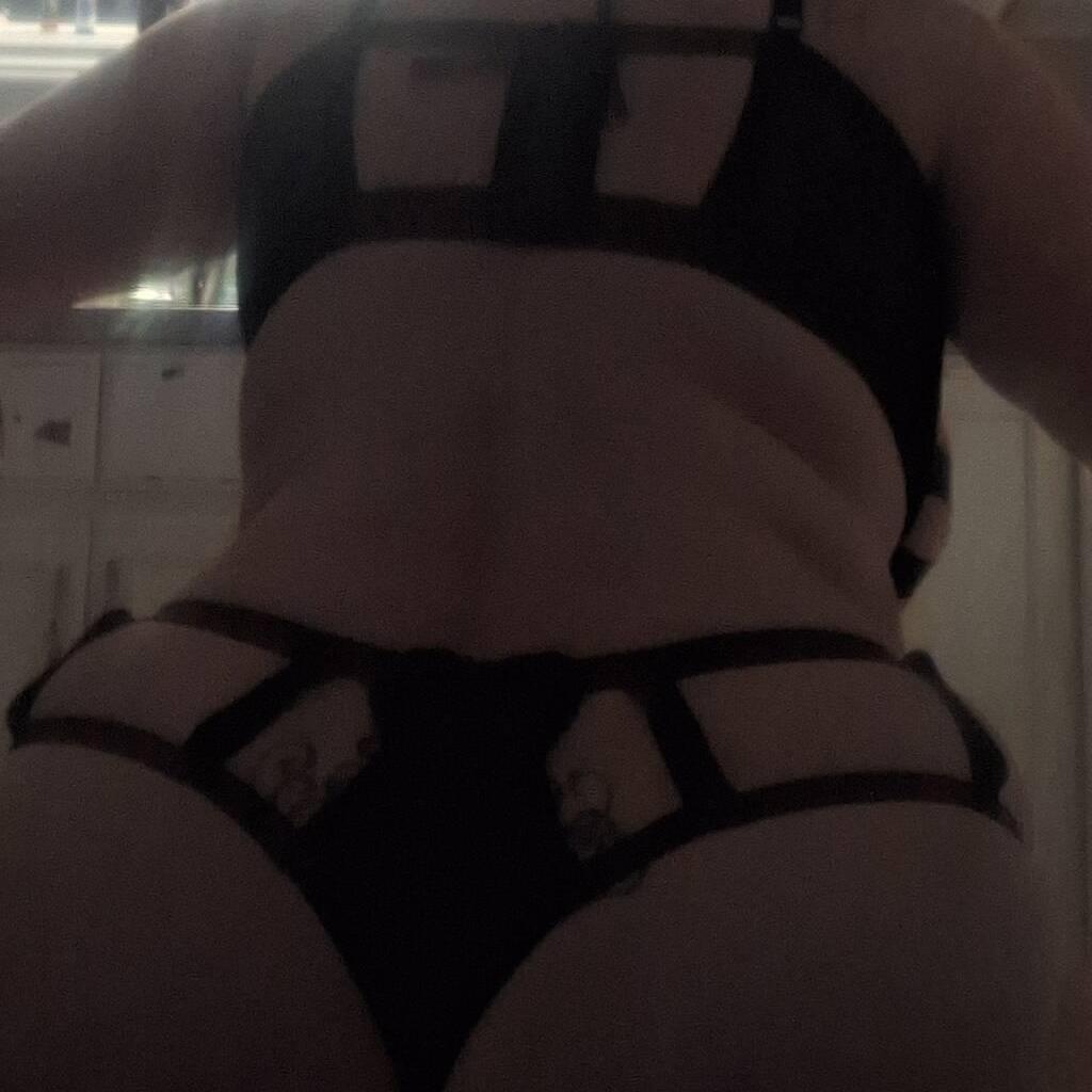 
                        Saralynn 6-5-5-9-7-3-6
                     is Female Escorts. | Moncton | New Brunswick | Canada | canadatopescorts.com 