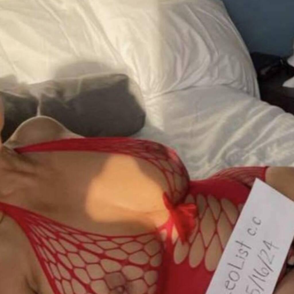 
                        Laura
                     is Female Escorts. | Hamilton | Ontario | Canada | canadatopescorts.com 