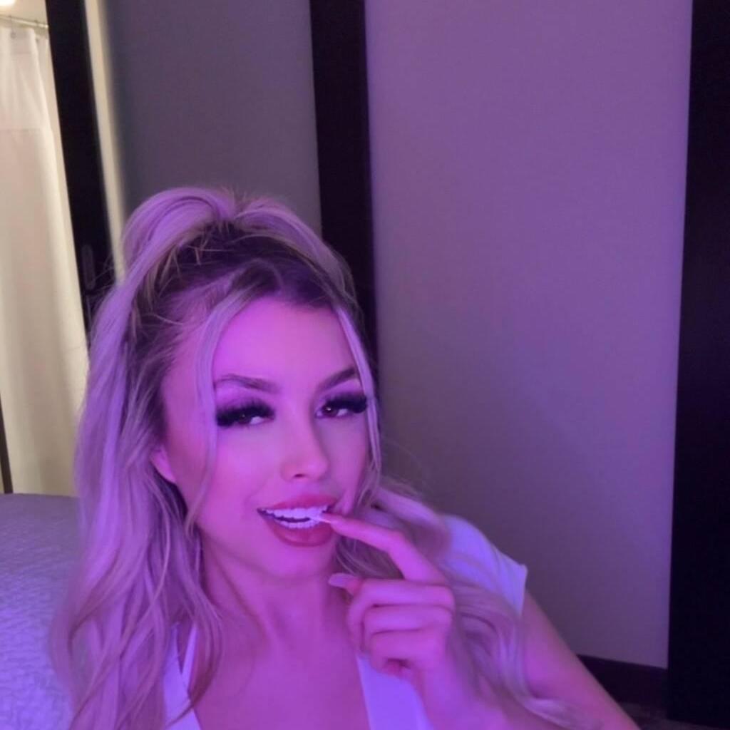 
                        SELENA
                     is Female Escorts. | Winnipeg | Manitoba | Canada | canadatopescorts.com 