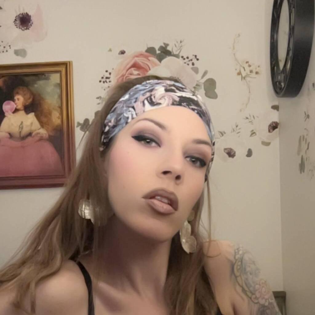 
                        Million$ Aka Willow
                     is Female Escorts. | Saskatoon | Saskatchewan | Canada | canadatopescorts.com 